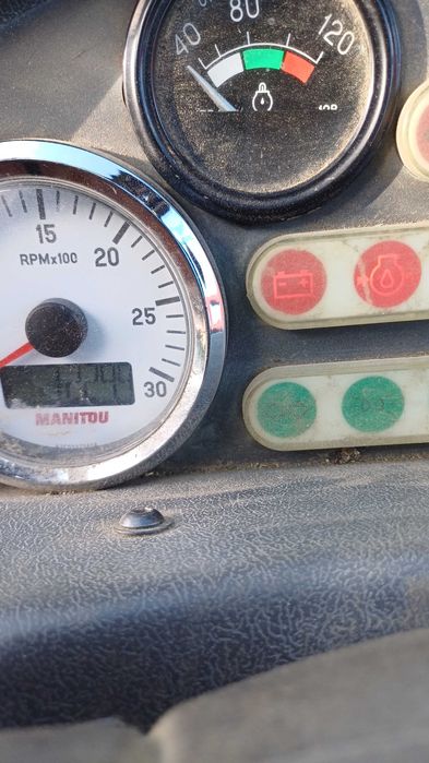 Телескопічний погрузчик маніту