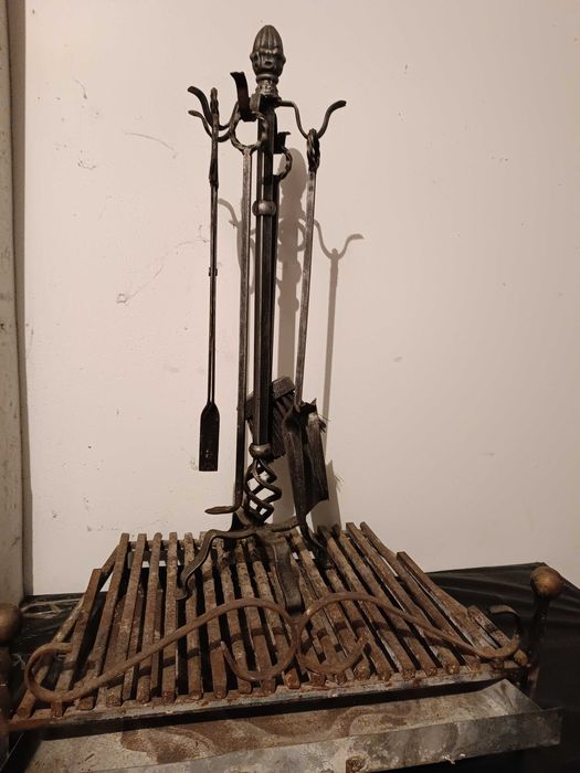 Conjunto de lareira em ferro
