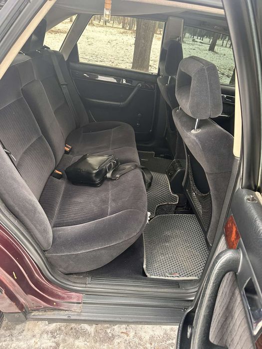 Авто Ауді А4 100