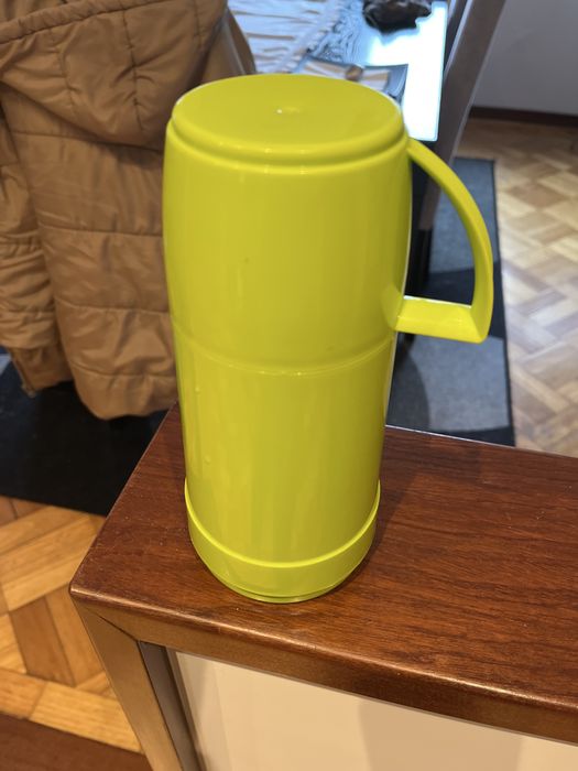 Garrafa termos com copo