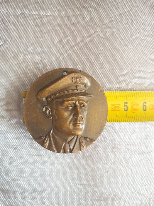 Medalha com Ramalho Eanes