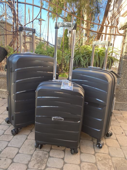 Ваоіза ,Чемодан Three Birds  Великий асортимент .