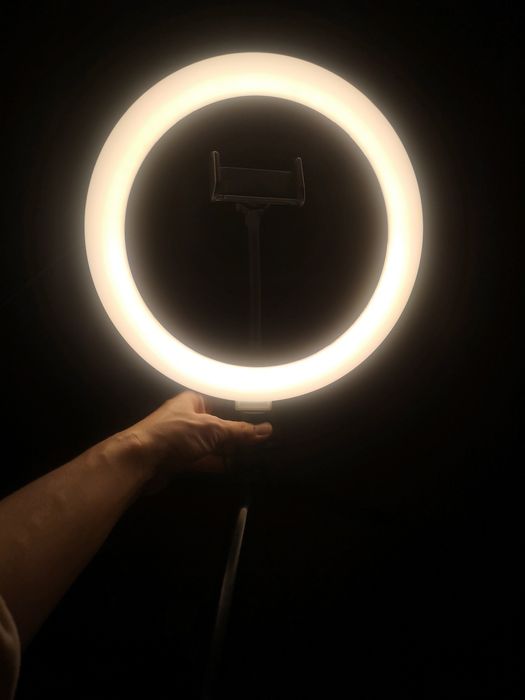 Luz LED portátil com apoio e suporte para telemóvel ajustável