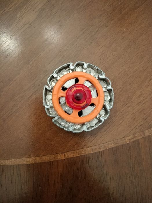 Beyblade em bom estado