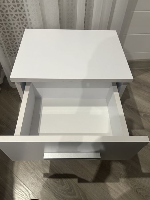 Прикроватна тумбочка