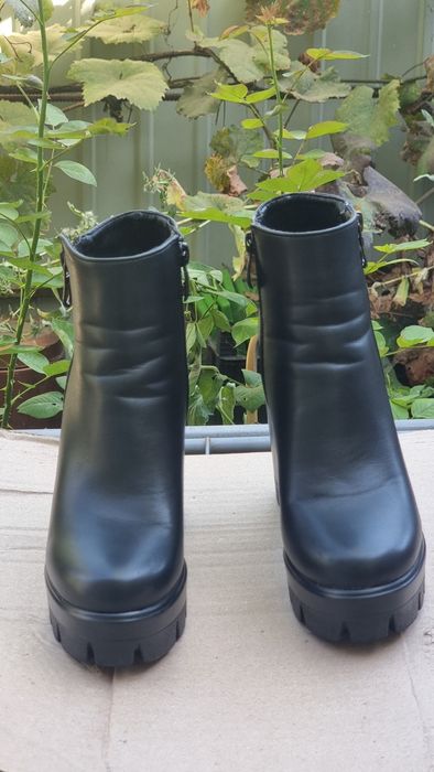 Ботинки чорні осінні