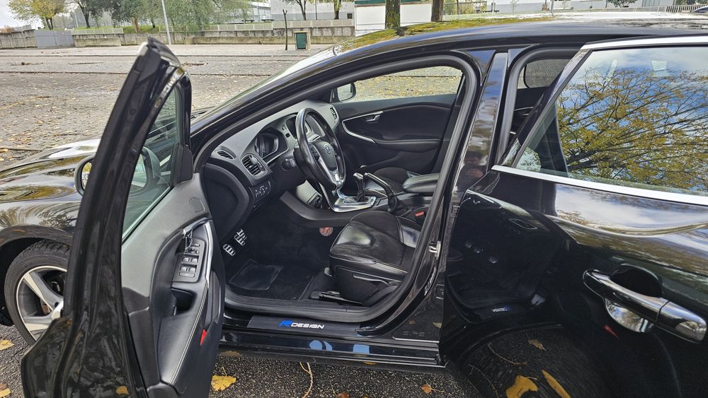 Volvo V40 D4 R-Design