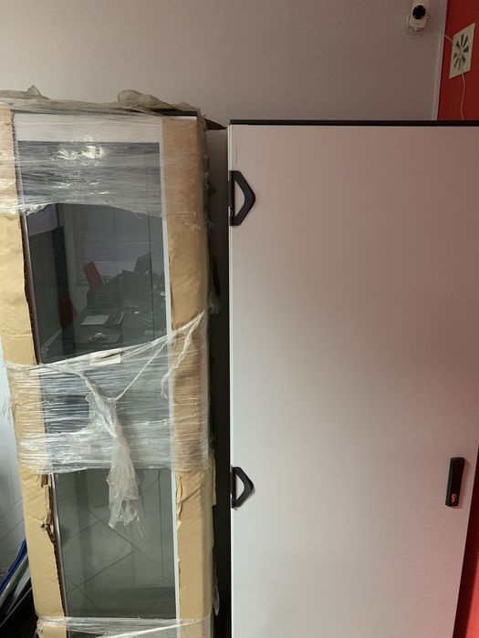 Conjunto 2 bastidores informaticos(vendo separados