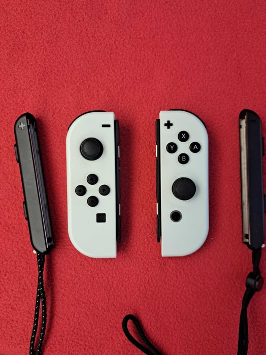 Nintendo Switch OLED (Como Nova) + Zelda Tears of the Kingdom + 4 Comandos
