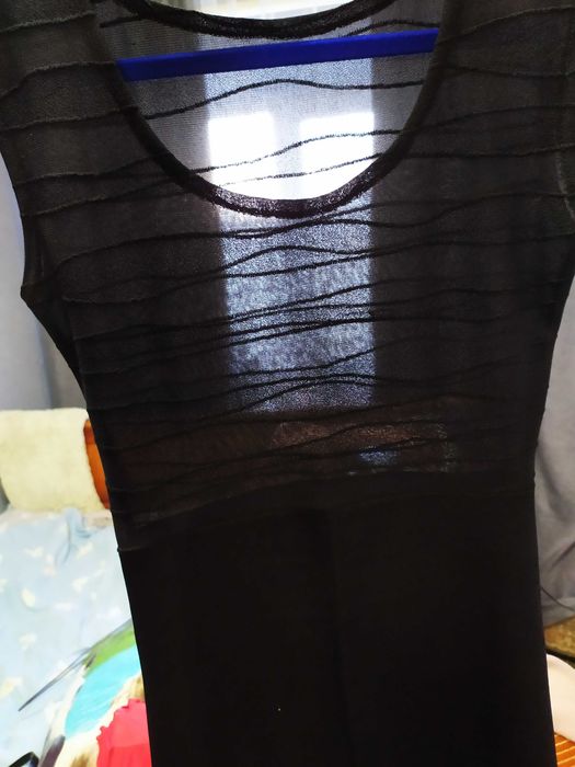 Сукня літня з напівпрозорим верхом.