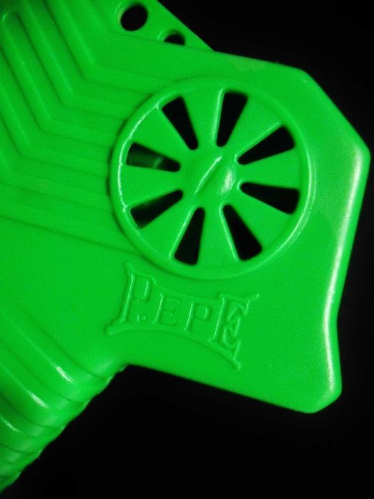 Pistola com dardos da tartaruga Ninja PEPE antiga