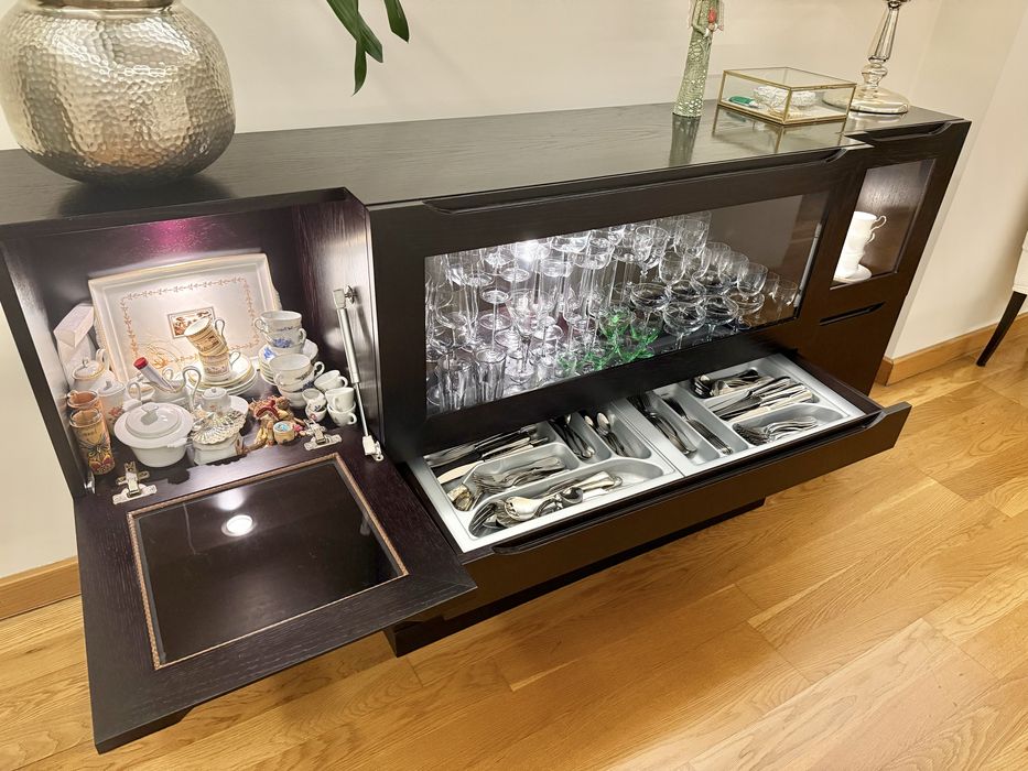 Movel de Maseira em castanho/Preto