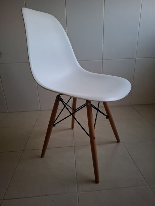 Cadeira branca como nova