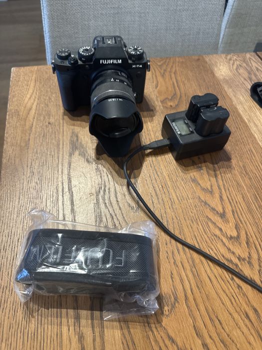 Fujifilm X-T4 XF 18-55mm F/2.8-4