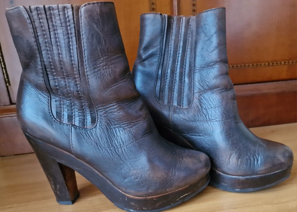 Botins Uterque  38