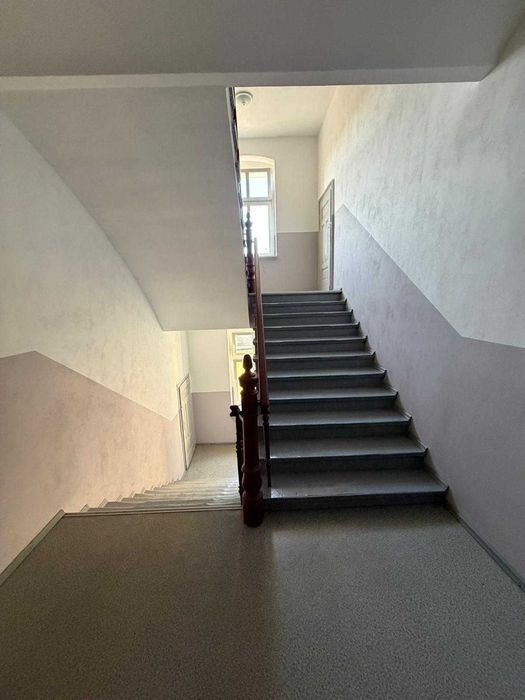 109,01 m2, 3 pokoje w kamienicy, blisko PKP – 2 duże piwnice, strych + komórka
