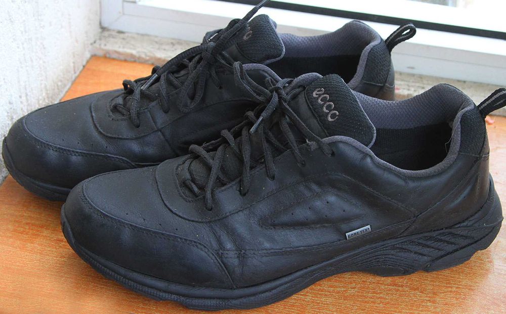 Кросовки ECCO Gore-Tex 46р. устілка 30 см. Гарний стан.