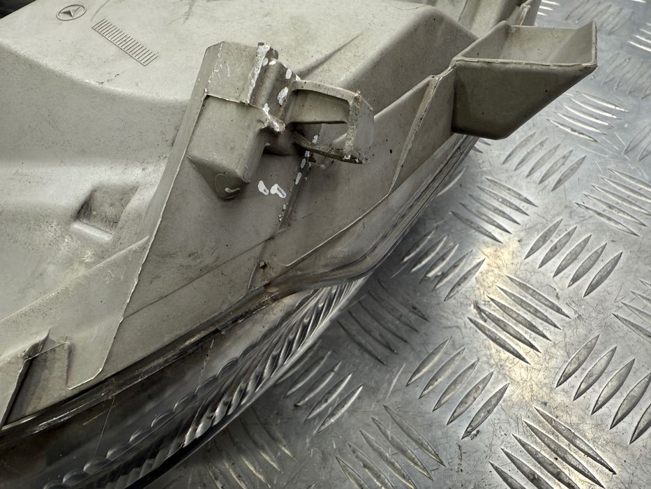 Фара правая  Mercedes W168  A class A1688201861