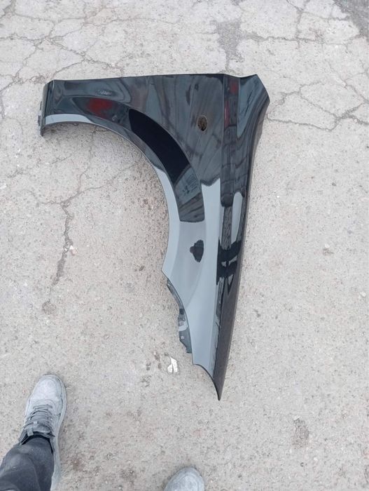 Крила на Шевроле Хечбек чорного цвета