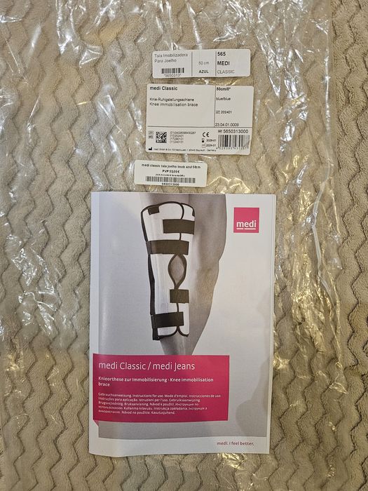 Joelheira rígida com articulação