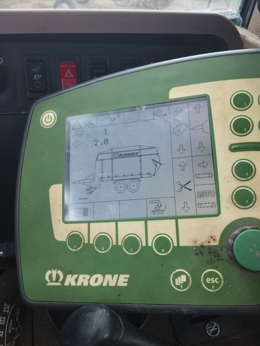 Przyczepa samozbierająca Pottinger Europrofi 5000. Krone R/54 GL