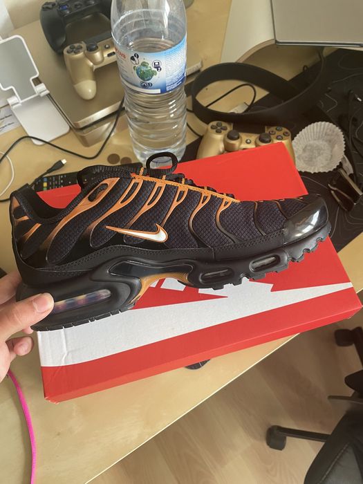 air max plus tn preto e laranja