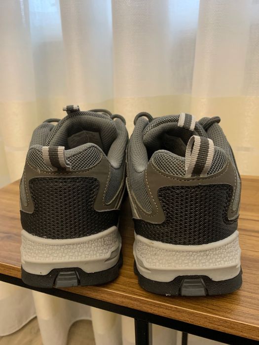 Кросівки MOUNTAIN Warehouse 41 розмір