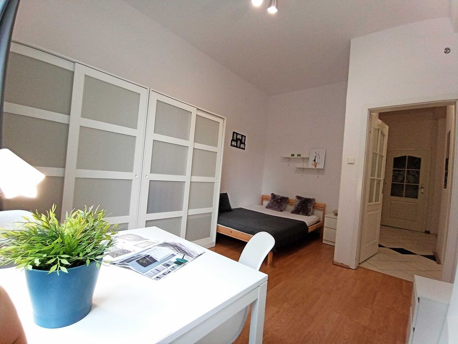 Komfortowy, duży pokój Okęcie- Hynka. Comfy room (also for couple). Комфорт номер