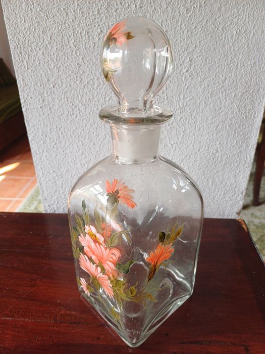 Garrafa de vidro antiga pintada