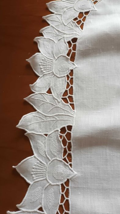 Napron em linho bordado