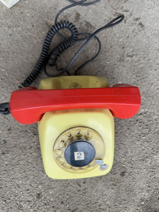 Stary zabytkowy telefon