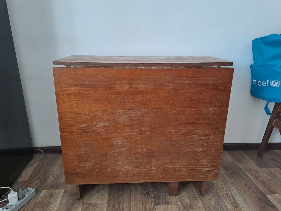 Продаю стіл-книжку вживаний