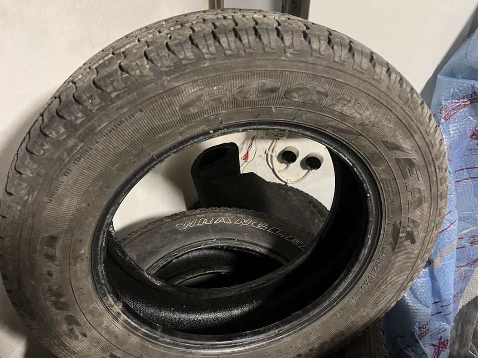 Продам шины  Good Year Wrangler SR-A 215/65R17