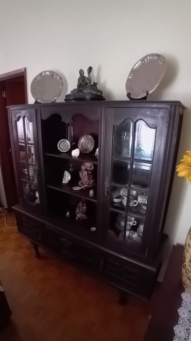 Mesa extensível + cristaleira