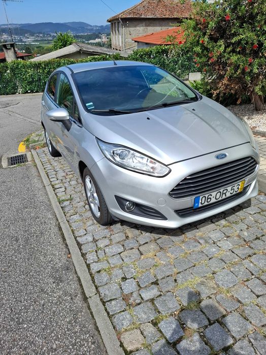 Ford Fiesta usado — photo 2