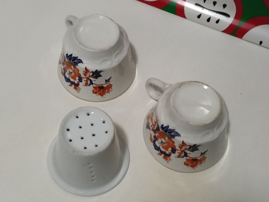 Duas belas chávenas de porcelana inglesa