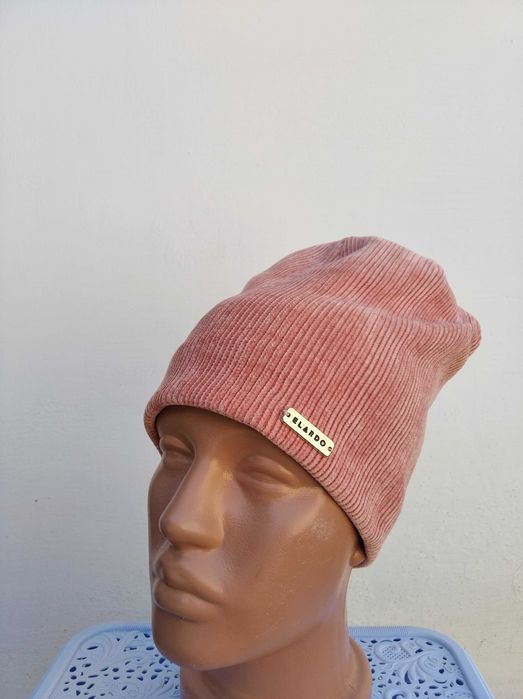 шапка на флисовой подкладке новая с биркой