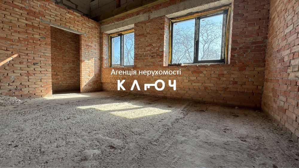 Продаж чудового таунхауса біля парку, перша лінія