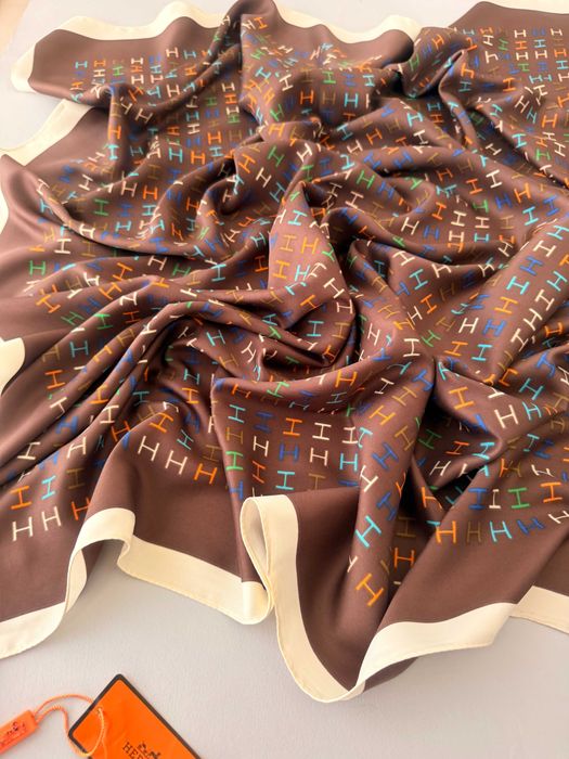 Ніжна хустка в стилі Hermès 90x90 см