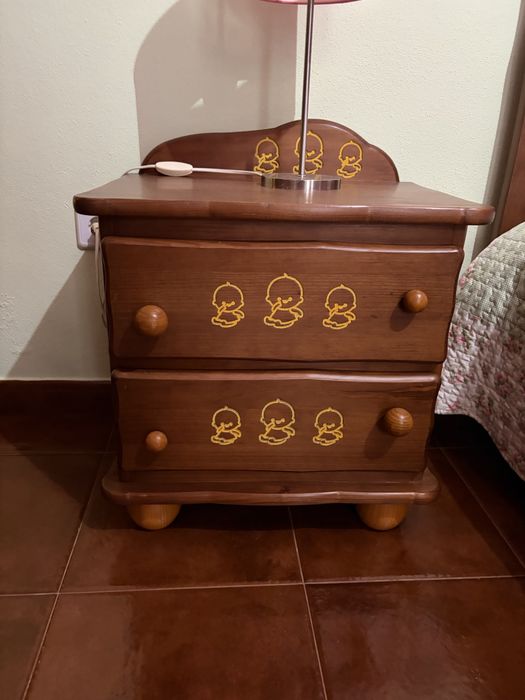 Vendo mobília de quarto de criança, com muito pouca utilização.