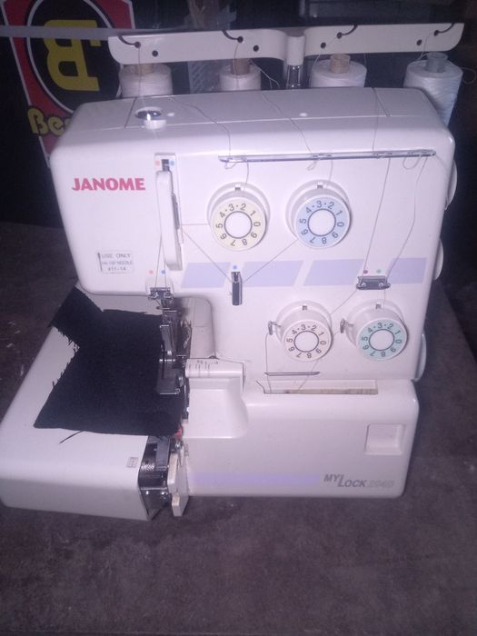 4-ниточный оверлок Janome MyLock 204D.