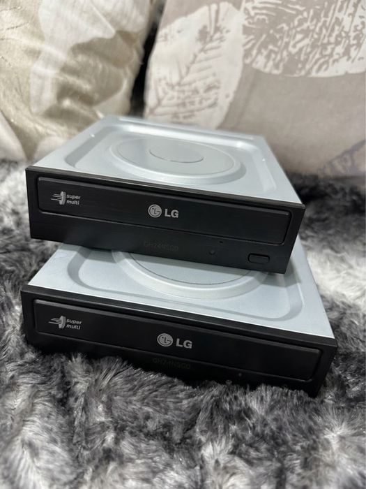 2x Unidades Ópticas Internas LG (Gravador DVD±RW / leitor CD-RW) - Interface SATA