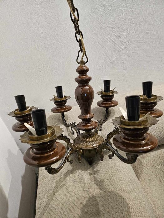 Żyrandol i kinkiet mosiężny z porcelanowymi wstawkami z lat 70