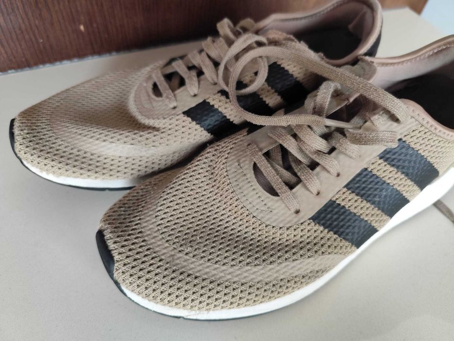 Tenis Adidas (tamanho 45 1/2)
