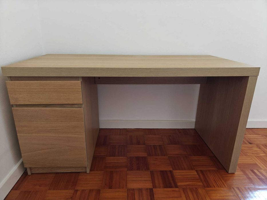 Secretária IKEA MALM – Impecável e pronta a usar!