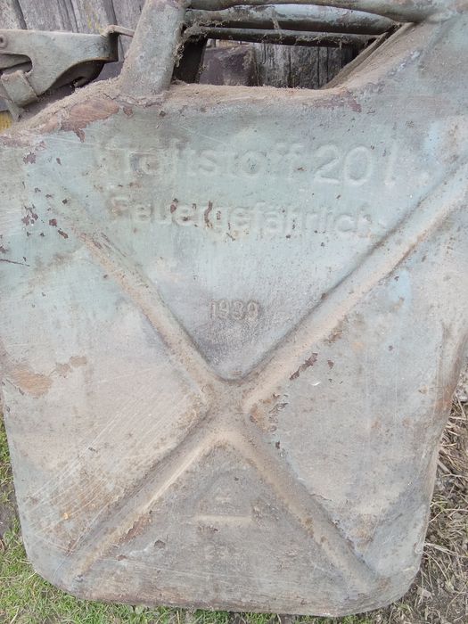 Sprzedam karnister z 39 roku