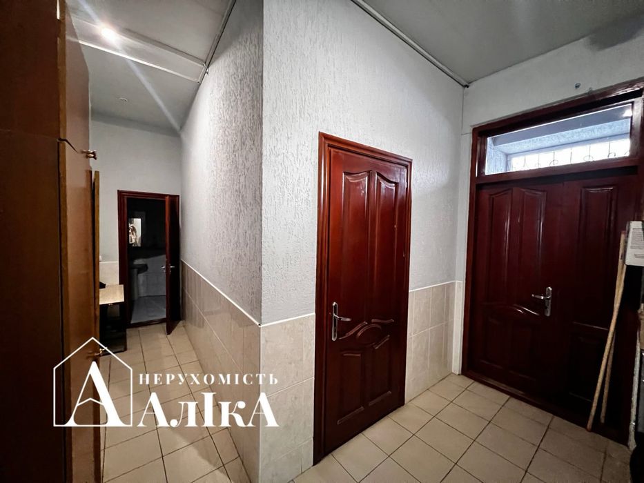 Продам фасадне приміщення