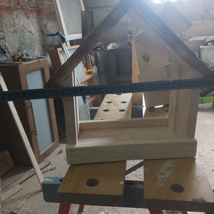 Solidny drewniany karmnik dla ptaków -GRATIS