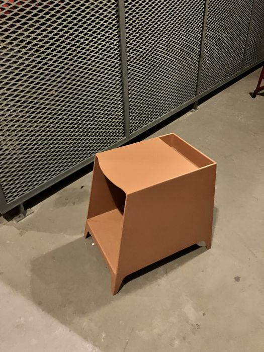 Mesa de cabeceira em PVC da Kinda