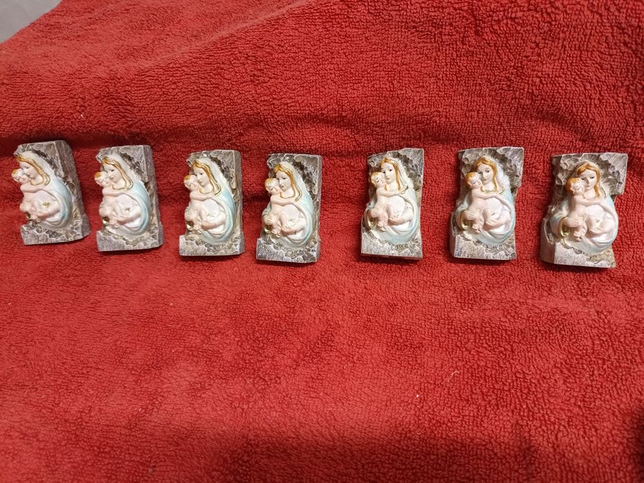 Estatueta mãe imitação pedra